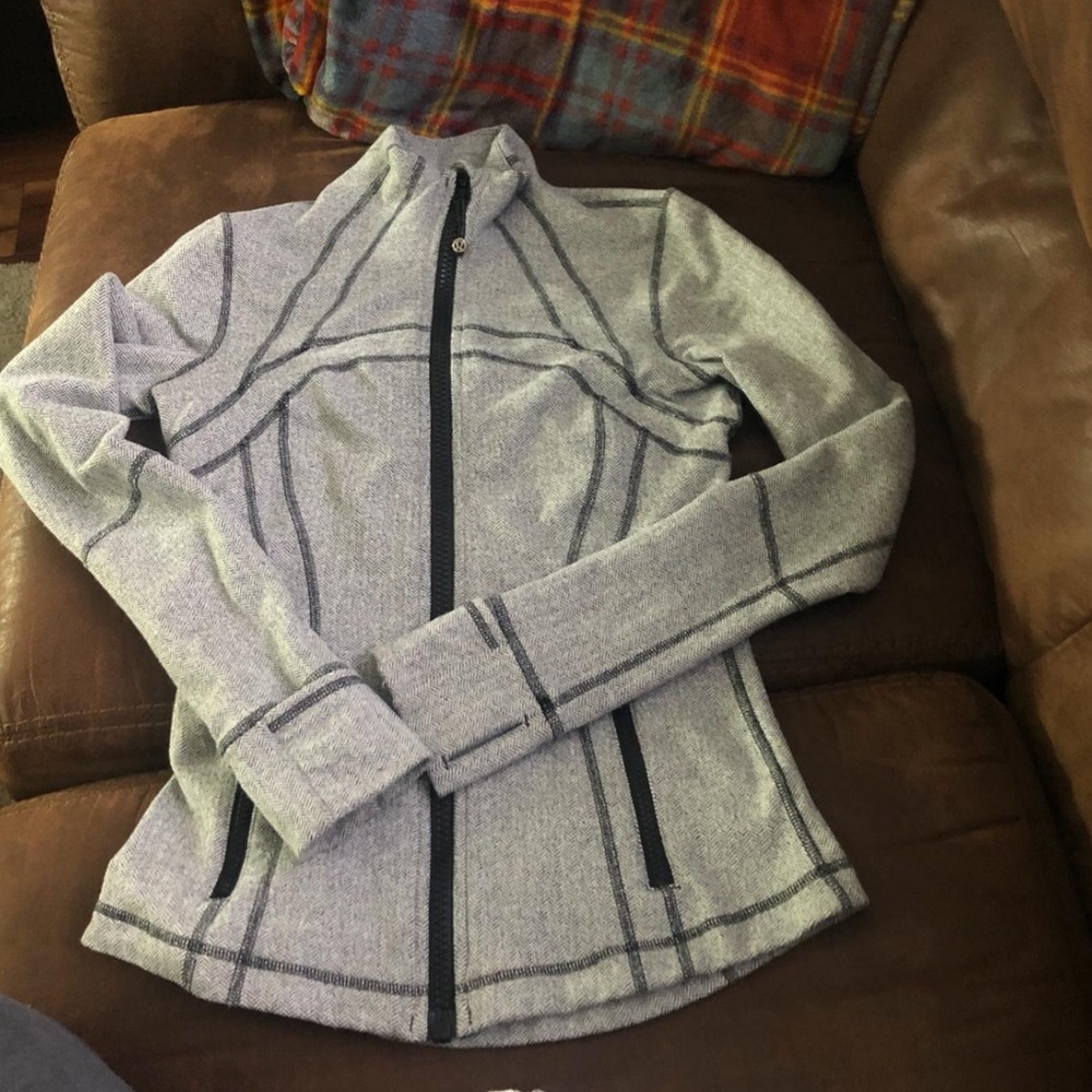 Lululemon define jacket size 4